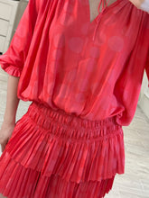 Cargar imagen en el visor de la galería, YOLANA - Vestido corto rojo estampado