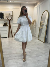 Cargar imagen en el visor de la galería, GEORGINA - Vestido corto blanco
