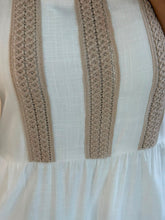Cargar imagen en el visor de la galería, GEORGINA - Maxi vestido blanco con khaki