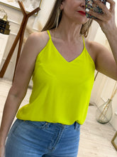 Cargar imagen en el visor de la galería, CITRINA – Blusa amarillo neón de tirantes con tiras