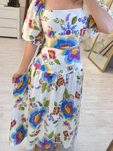 Cargar imagen en el visor de la galería, CARMENZIA - Set blusa y falda estampado