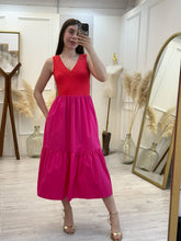 Cargar imagen en el visor de la galería, CIRSE - Maxi vestido rojo con fucsia