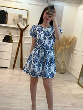 Cargar imagen en el visor de la galería, ANDIE - Vestido corto blanco con estampado azul