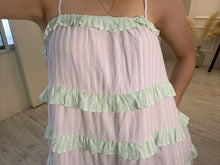 Cargar imagen en el visor de la galería, HARMONÍA – Vestido corto lila con olanes verde menta