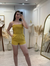 Cargar imagen en el visor de la galería, HELIA – Jumper mostaza con smock