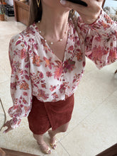 Cargar imagen en el visor de la galería, CAPRI - Blusa blanca estampada