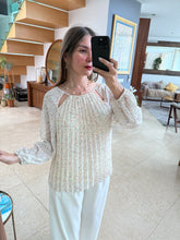 Cargar imagen en el visor de la galería, TOÑA - Blusa beige estampada
