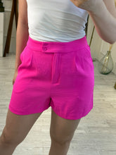 Cargar imagen en el visor de la galería, FEBE – Short fucsia de vestir con botones