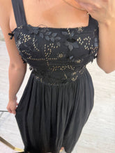 Cargar imagen en el visor de la galería, CORALINE - Maxi vestido negro