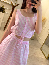 Cargar imagen en el visor de la galería, CAPRI - Set blusa y falda rosa rayas