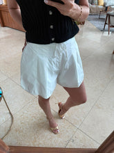 Cargar imagen en el visor de la galería, SOCORRO - Short blanco