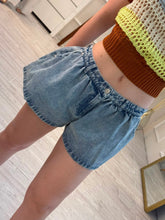 Cargar imagen en el visor de la galería, CAROLA -  Short denim