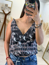 Cargar imagen en el visor de la galería, EUNOMIA – Blusa negra paisley de tirantes