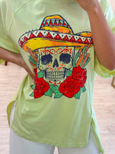 Cargar imagen en el visor de la galería, GRETEL - Playera verde calavera