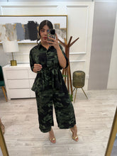 Cargar imagen en el visor de la galería, NANCY - Set blusa y pantalón negro con verde