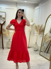 Cargar imagen en el visor de la galería, VESTA – Maxi vestido rojo con torso en smock