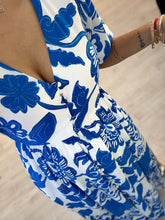 Cargar imagen en el visor de la galería, ANFITRITE – Maxi vestido blanco con flores azules