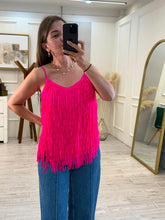 Cargar imagen en el visor de la galería, MONET - Blusa fucsia flecos