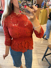 Cargar imagen en el visor de la galería, JANETTE - Blusa ladrillo