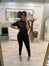 Cargar imagen en el visor de la galería, DANNA - Blusa negra