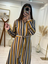 Cargar imagen en el visor de la galería, CHELSEA - Maxi vestido mostaza rayas