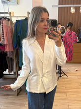 Cargar imagen en el visor de la galería, MARICRUZ - Blazer blanco