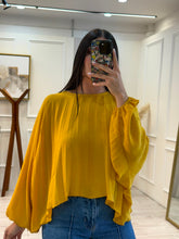 Cargar imagen en el visor de la galería, MARLENE - Blusa amarilla