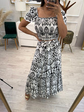 Cargar imagen en el visor de la galería, YURIDIA - Set blusa y falda blanco y negro