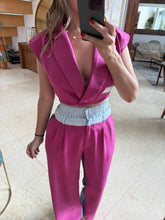 Cargar imagen en el visor de la galería, ARIANNA - Set blusa y pantalon magenta