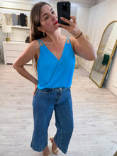 Cargar imagen en el visor de la galería, MACARIA - Blusa azul tirantes