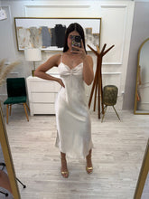 Cargar imagen en el visor de la galería, URSULA - Maxi vestido satinado