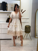 Cargar imagen en el visor de la galería, ELLA - Vestido midi avena estampado