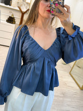 Cargar imagen en el visor de la galería, EMPERATRIZ - Blusa azul oscuro