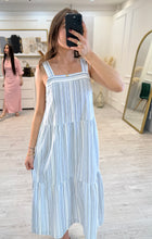 Cargar imagen en el visor de la galería, VESPER - Maxi vestido azul rayas