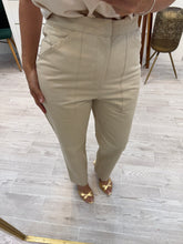 Cargar imagen en el visor de la galería, AGATHA - Pantalón beige