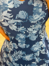 Cargar imagen en el visor de la galería, SEBASTIANA - Maxi vestido azul estampado