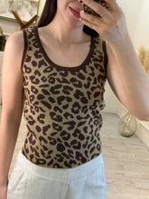Cargar imagen en el visor de la galería, XANTIPA – Top tejido animal print café