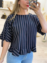 Cargar imagen en el visor de la galería, INES – Blusa azul marino a rayas con manga corta