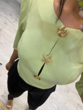 Cargar imagen en el visor de la galería, ALMENDRA - Blusa manga corta