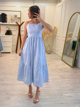 Cargar imagen en el visor de la galería, FENNA - Maxi vestido azul rayas