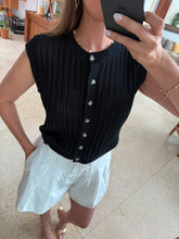 Cargar imagen en el visor de la galería, DAYANA - Blusa negra de punto