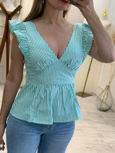Cargar imagen en el visor de la galería, REGINA – Blusa peplum a rayas verde menta