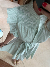 Cargar imagen en el visor de la galería, MAGDALENA - Vestido verde rayas