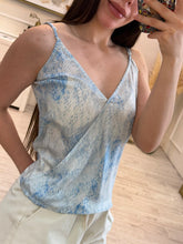 Cargar imagen en el visor de la galería, PARKER - Blusa blanca con azul