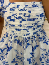 Cargar imagen en el visor de la galería, GEMINIS - Vestido corto blanco con azul
