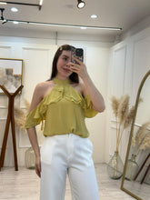 Cargar imagen en el visor de la galería, ANDREA - Blusa volantes