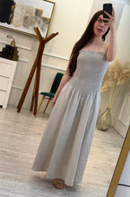 Cargar imagen en el visor de la galería, KARELY - Maxi vestido gris claro