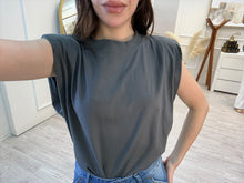 Cargar imagen en el visor de la galería, ERNESTINA - Blusa sin mangas