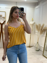 Cargar imagen en el visor de la galería, GABRIELA – Blusa de tirantes mostaza a rayas