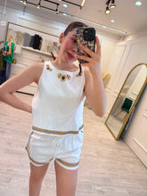 Cargar imagen en el visor de la galería, SUSIE - Set blusa y short blanco con bordado
